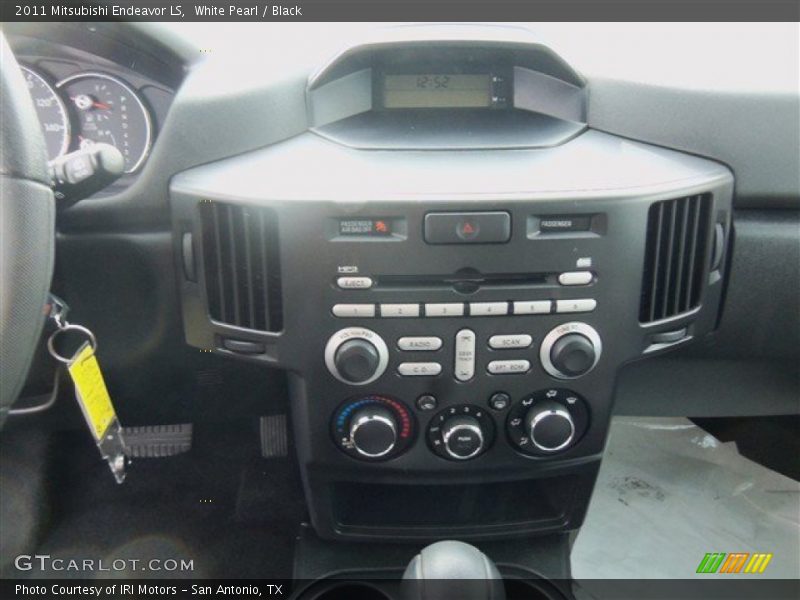White Pearl / Black 2011 Mitsubishi Endeavor LS