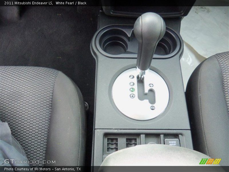 White Pearl / Black 2011 Mitsubishi Endeavor LS