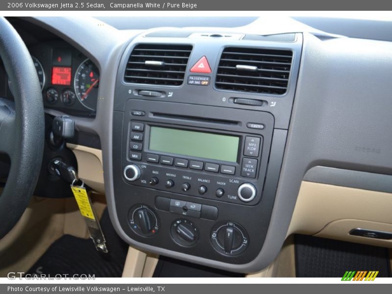 Campanella White / Pure Beige 2006 Volkswagen Jetta 2.5 Sedan