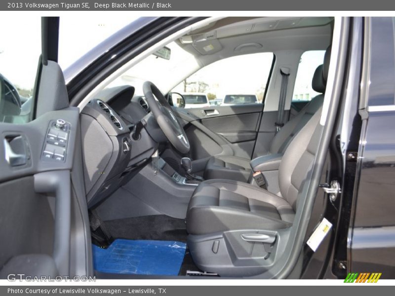 Deep Black Metallic / Black 2013 Volkswagen Tiguan SE