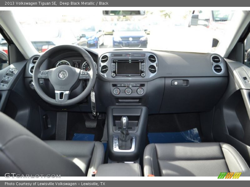 Deep Black Metallic / Black 2013 Volkswagen Tiguan SE