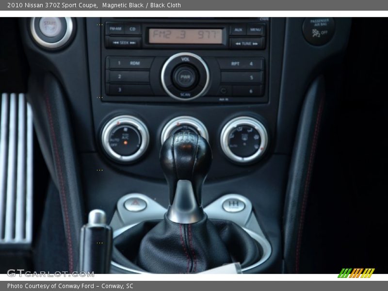 Controls of 2010 370Z Sport Coupe