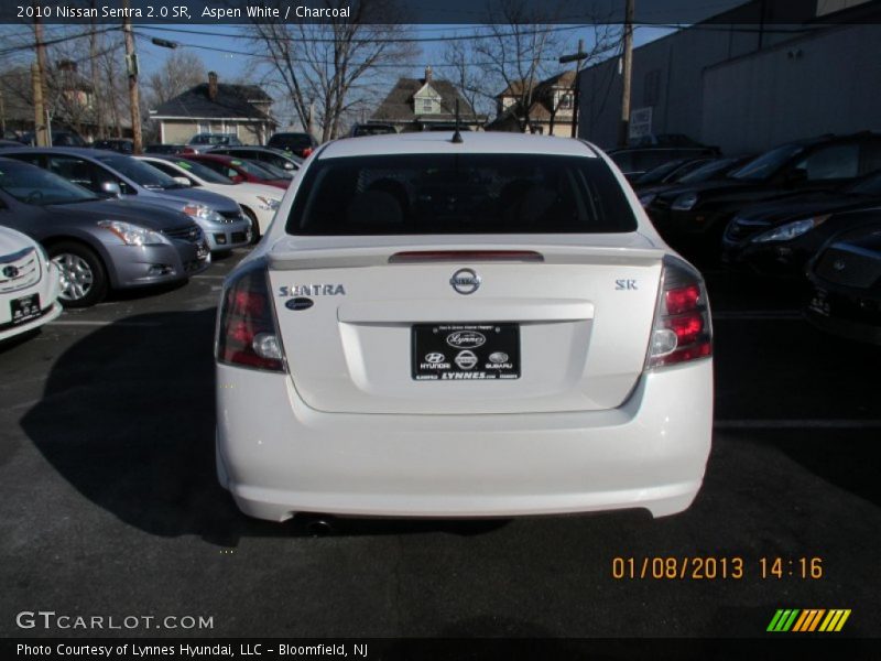 Aspen White / Charcoal 2010 Nissan Sentra 2.0 SR