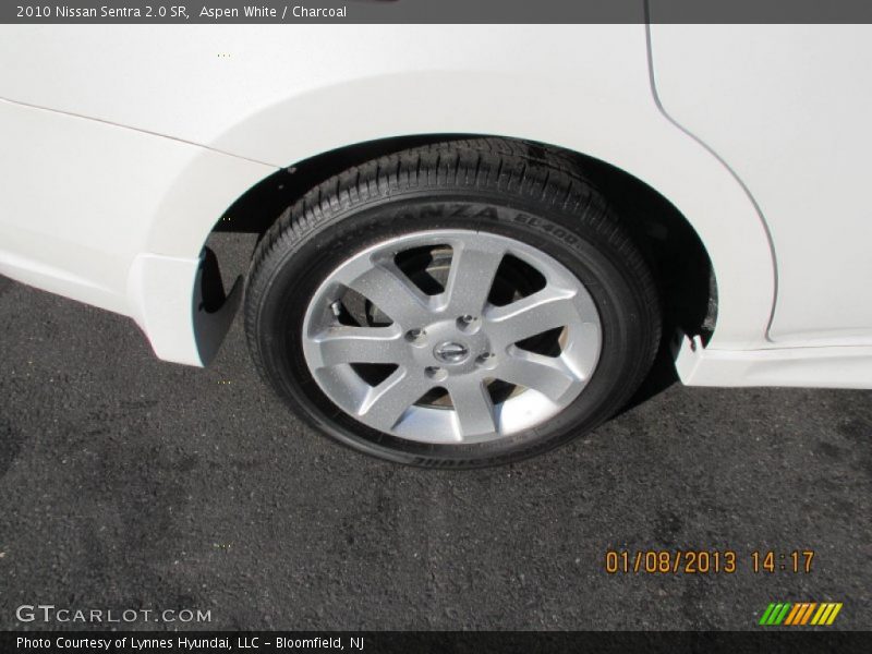 Aspen White / Charcoal 2010 Nissan Sentra 2.0 SR