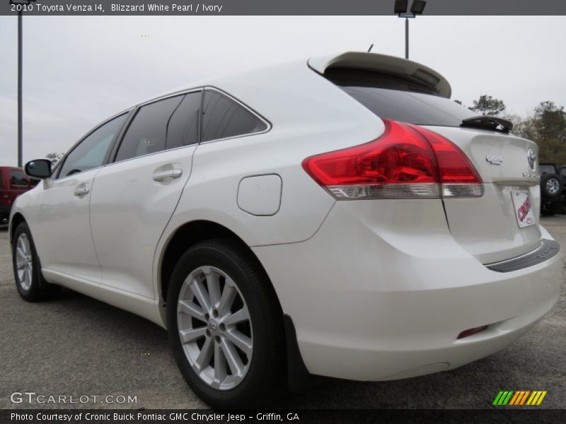 Blizzard White Pearl / Ivory 2010 Toyota Venza I4