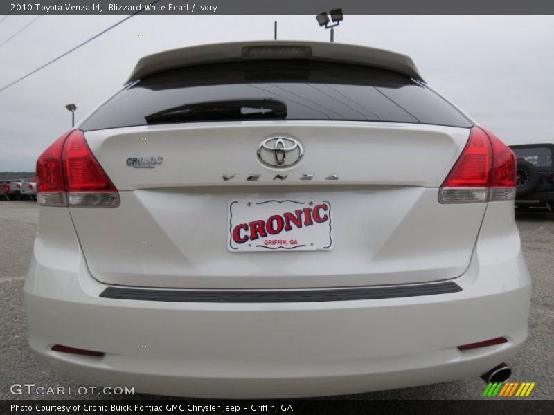 Blizzard White Pearl / Ivory 2010 Toyota Venza I4