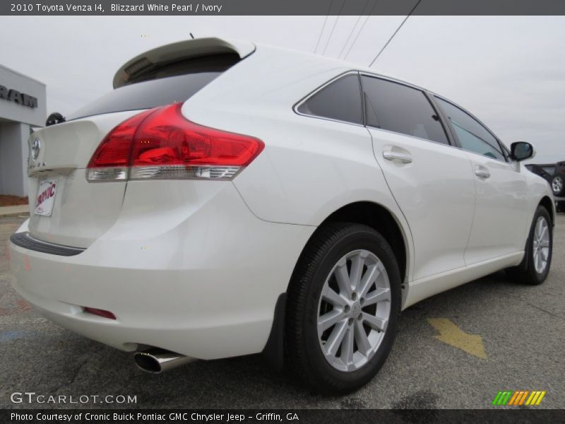 Blizzard White Pearl / Ivory 2010 Toyota Venza I4