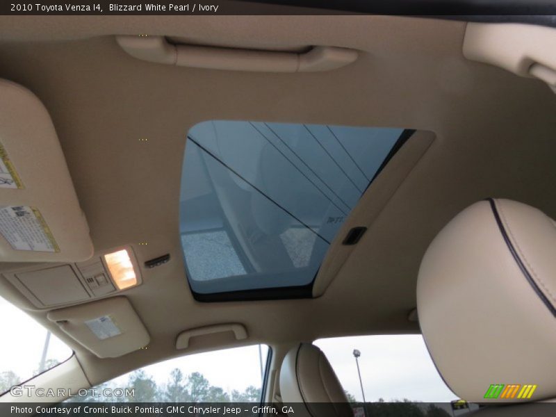 Blizzard White Pearl / Ivory 2010 Toyota Venza I4
