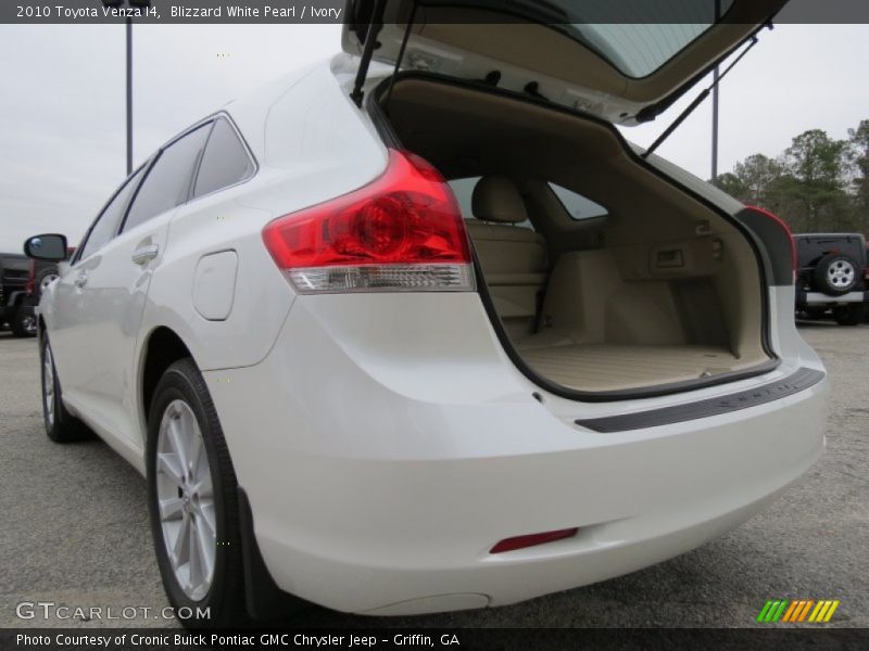 Blizzard White Pearl / Ivory 2010 Toyota Venza I4