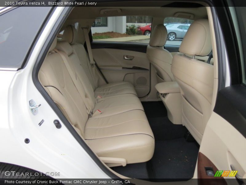 Blizzard White Pearl / Ivory 2010 Toyota Venza I4