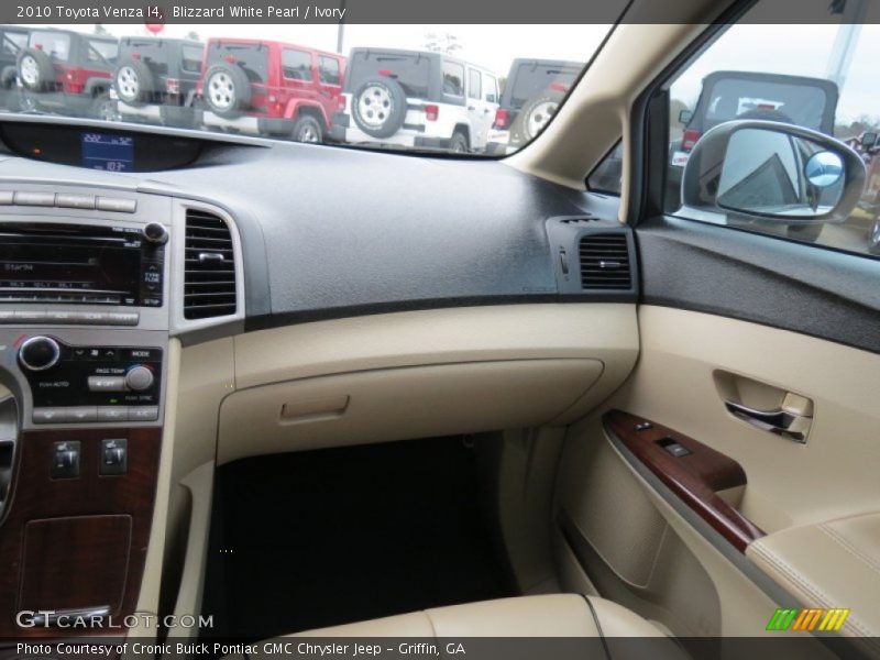 Blizzard White Pearl / Ivory 2010 Toyota Venza I4