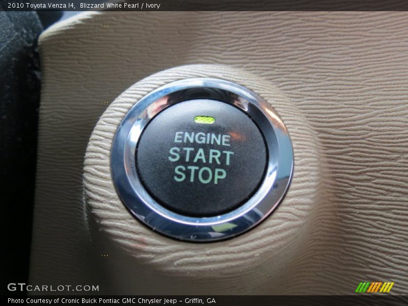Blizzard White Pearl / Ivory 2010 Toyota Venza I4