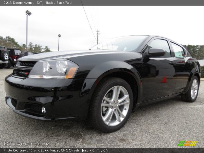 Front 3/4 View of 2013 Avenger SXT