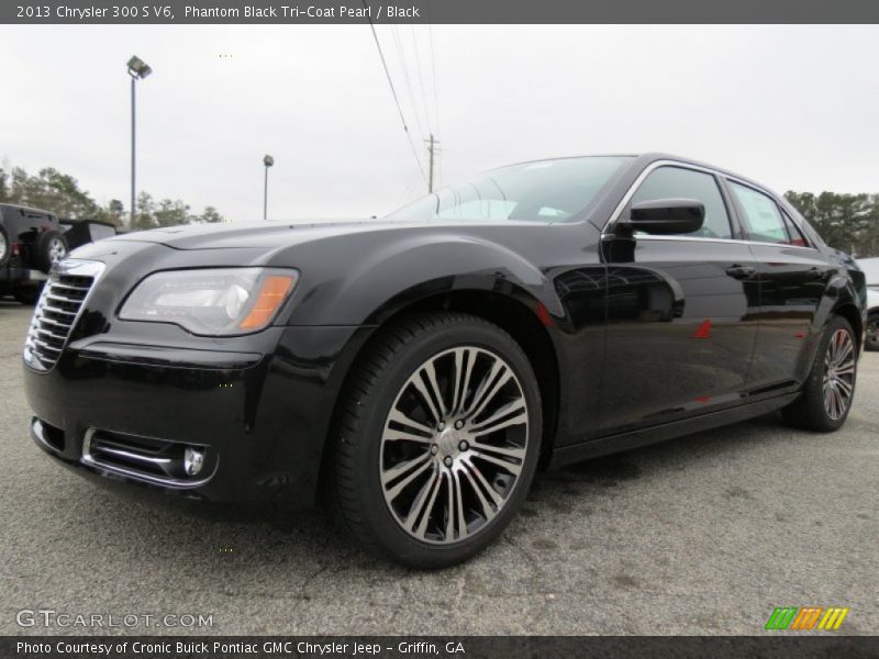 Front 3/4 View of 2013 300 S V6