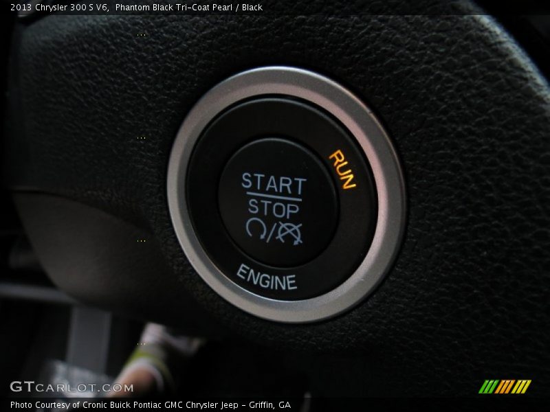 Phantom Black Tri-Coat Pearl / Black 2013 Chrysler 300 S V6