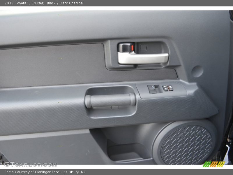 Door Panel of 2013 FJ Cruiser 