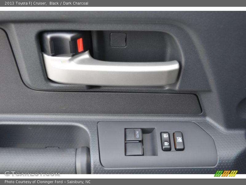 Controls of 2013 FJ Cruiser 