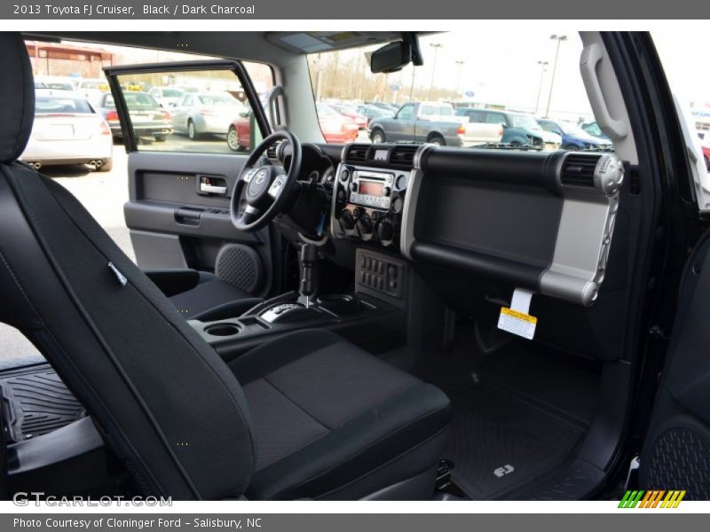 Dashboard of 2013 FJ Cruiser 