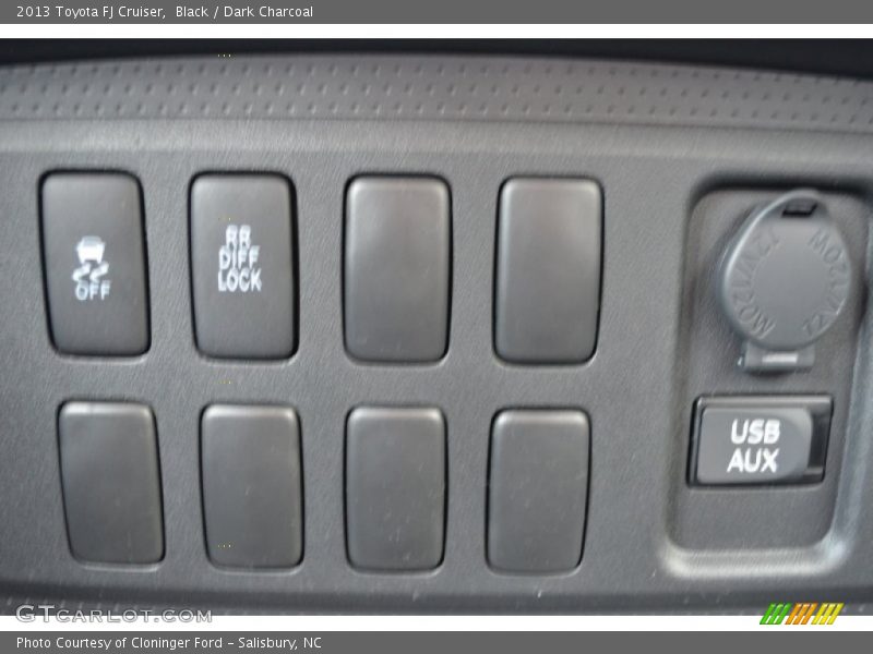 Black / Dark Charcoal 2013 Toyota FJ Cruiser