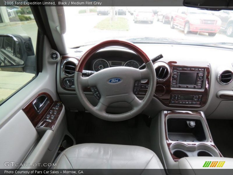 Dashboard of 2006 Expedition Limited