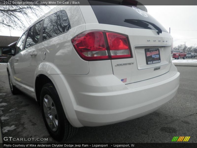 Ivory White Tri-Coat / Black 2012 Dodge Journey SE
