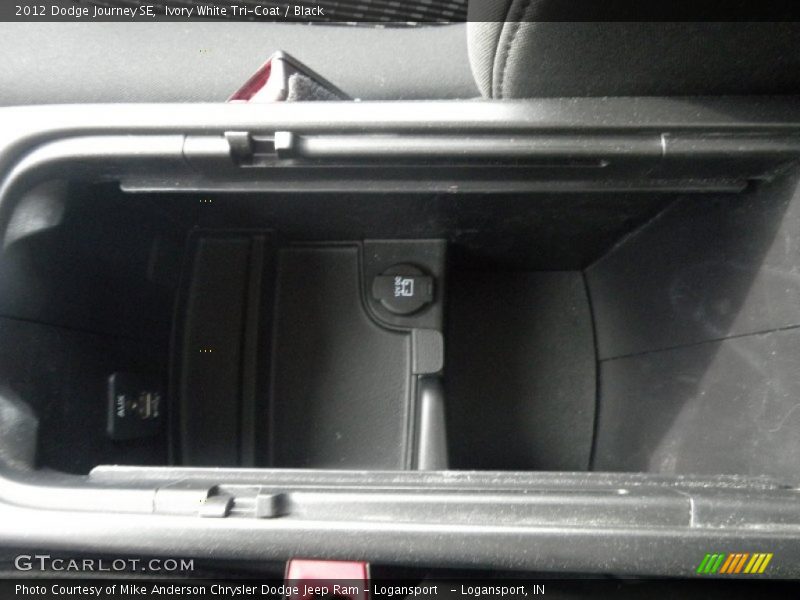Ivory White Tri-Coat / Black 2012 Dodge Journey SE