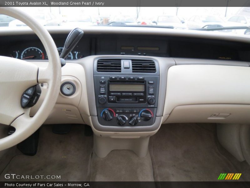 Woodland Green Pearl / Ivory 2001 Toyota Avalon XL