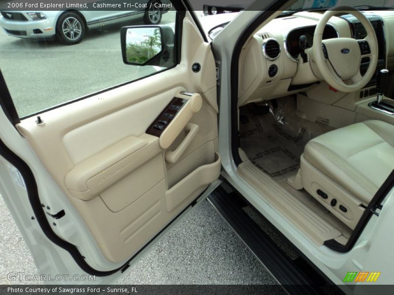 Cashmere Tri-Coat / Camel 2006 Ford Explorer Limited