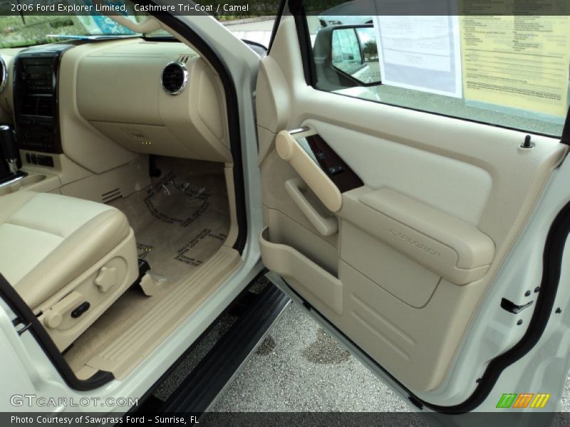 Cashmere Tri-Coat / Camel 2006 Ford Explorer Limited