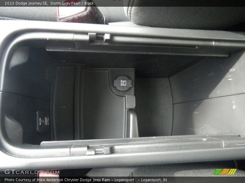 Storm Gray Pearl / Black 2013 Dodge Journey SE
