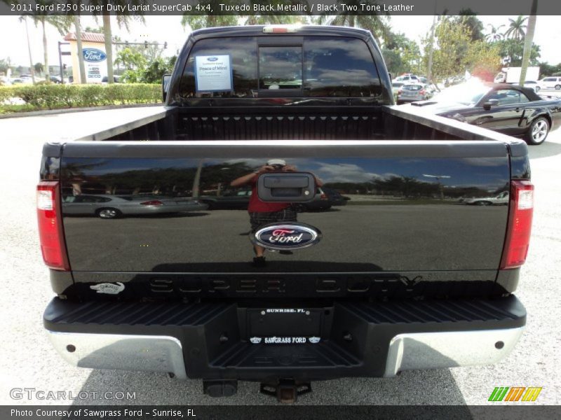 Tuxedo Black Metallic / Black Two Tone Leather 2011 Ford F250 Super Duty Lariat SuperCab 4x4