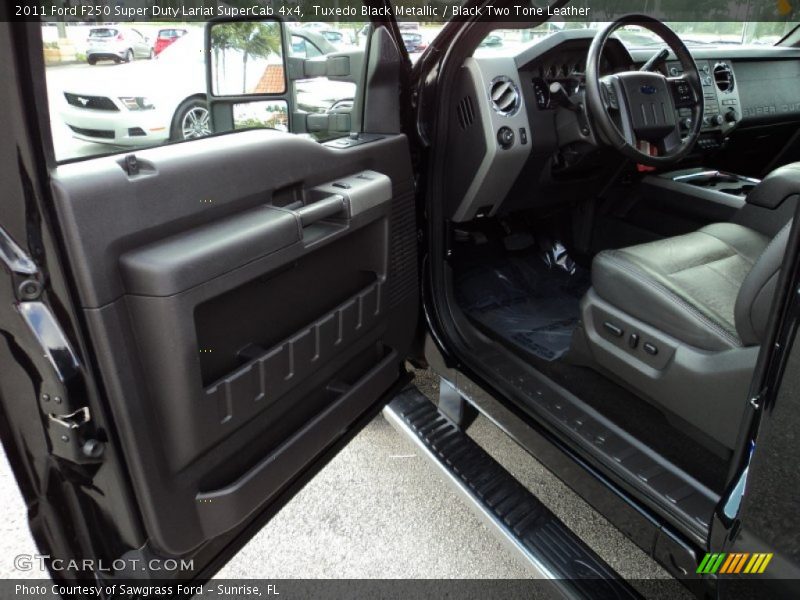 Tuxedo Black Metallic / Black Two Tone Leather 2011 Ford F250 Super Duty Lariat SuperCab 4x4