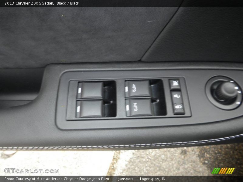 Black / Black 2013 Chrysler 200 S Sedan