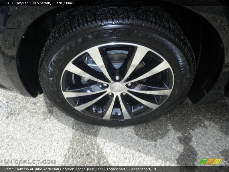Black / Black 2013 Chrysler 200 S Sedan