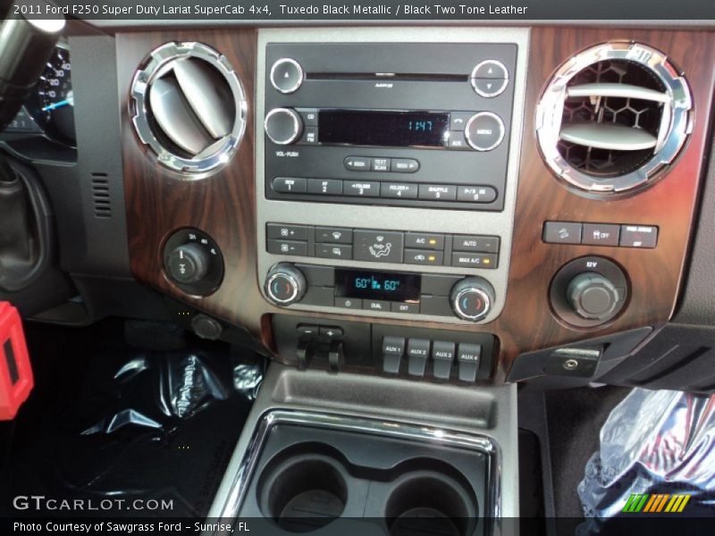 Controls of 2011 F250 Super Duty Lariat SuperCab 4x4