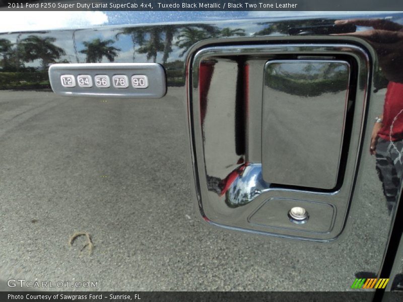 Tuxedo Black Metallic / Black Two Tone Leather 2011 Ford F250 Super Duty Lariat SuperCab 4x4