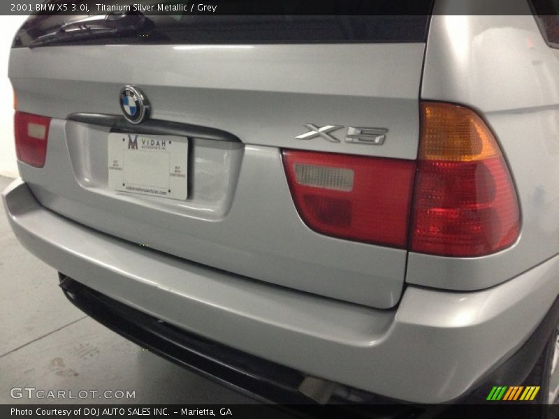 Titanium Silver Metallic / Grey 2001 BMW X5 3.0i