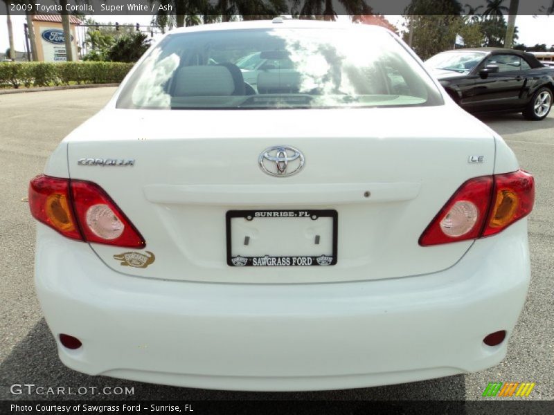 Super White / Ash 2009 Toyota Corolla
