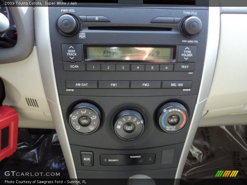 Super White / Ash 2009 Toyota Corolla