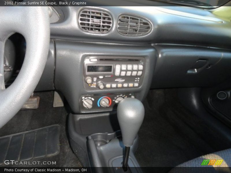 Black / Graphite 2002 Pontiac Sunfire SE Coupe