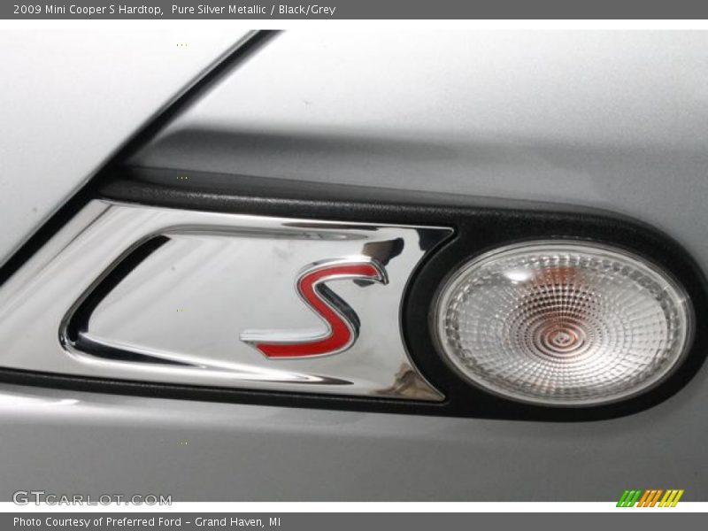Pure Silver Metallic / Black/Grey 2009 Mini Cooper S Hardtop