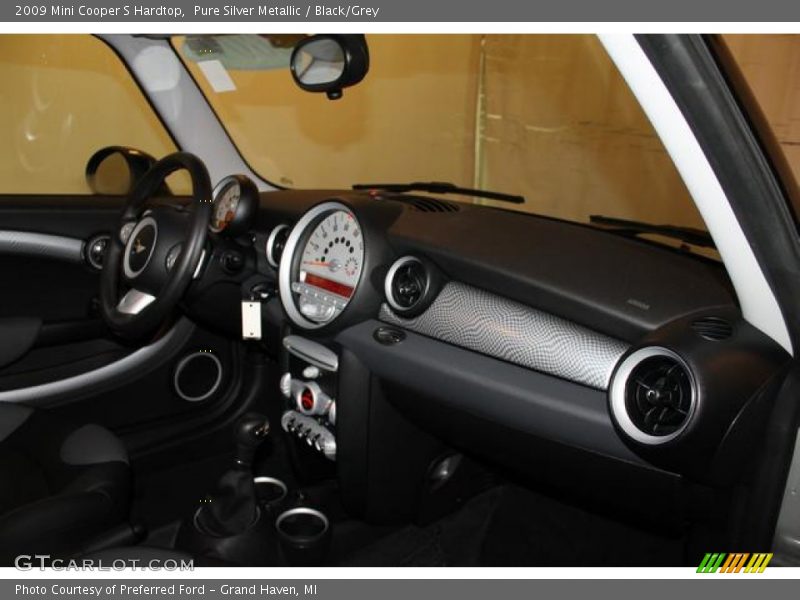 Pure Silver Metallic / Black/Grey 2009 Mini Cooper S Hardtop