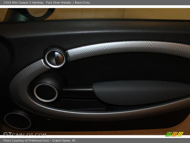 Pure Silver Metallic / Black/Grey 2009 Mini Cooper S Hardtop