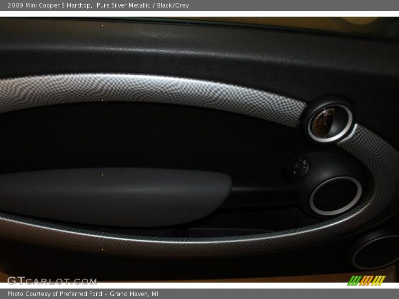 Pure Silver Metallic / Black/Grey 2009 Mini Cooper S Hardtop