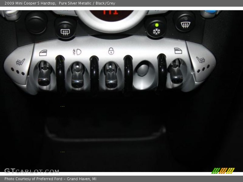 Pure Silver Metallic / Black/Grey 2009 Mini Cooper S Hardtop