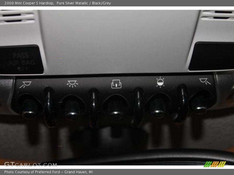 Pure Silver Metallic / Black/Grey 2009 Mini Cooper S Hardtop