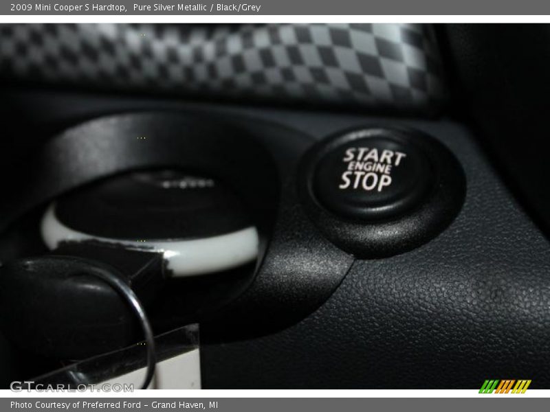Pure Silver Metallic / Black/Grey 2009 Mini Cooper S Hardtop