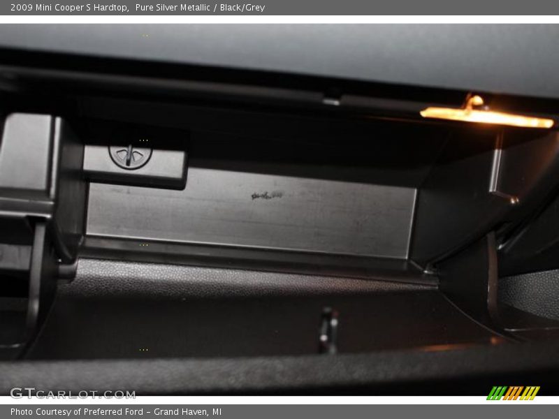 Pure Silver Metallic / Black/Grey 2009 Mini Cooper S Hardtop
