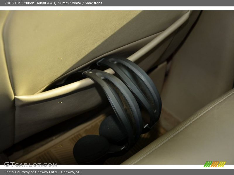 Summit White / Sandstone 2006 GMC Yukon Denali AWD