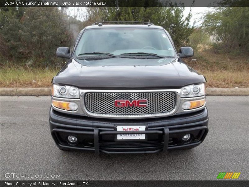 Onyx Black / Stone Gray 2004 GMC Yukon Denali AWD